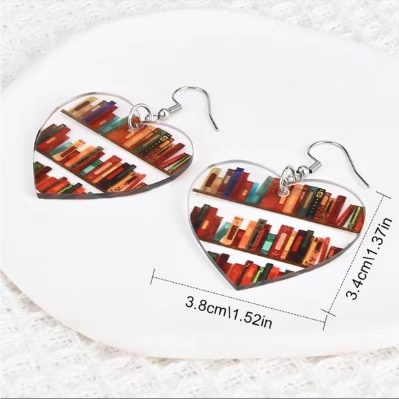 Heart Shape Bookshelf Earrings - Picture 4 of 4